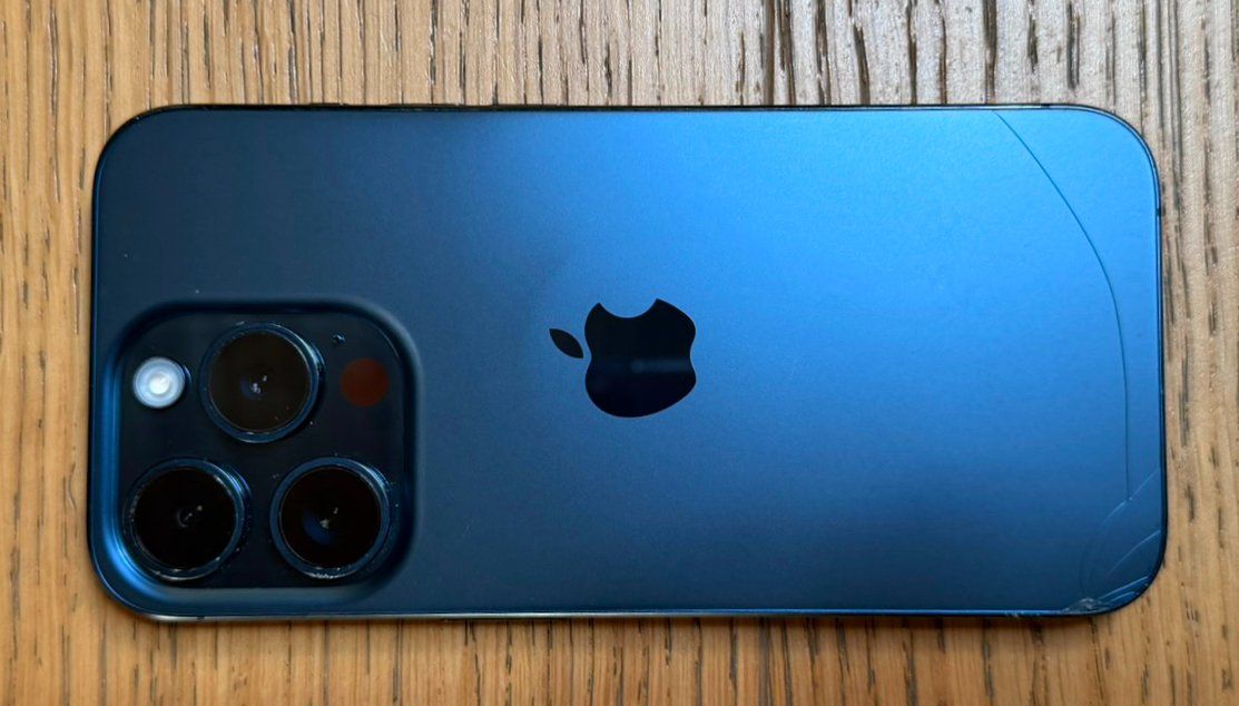 Apple Telefoni cellulari / Smartphones: iPhone 15 Pro 128GB - Titanblau – Usato da Bern venduto da cptnemo12 2