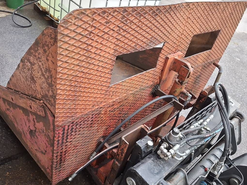 Carrelli elevatori e a forche: Staplerschaufel/Kippschaufel – Usato da Siebnen venduto da Grosswis50 1