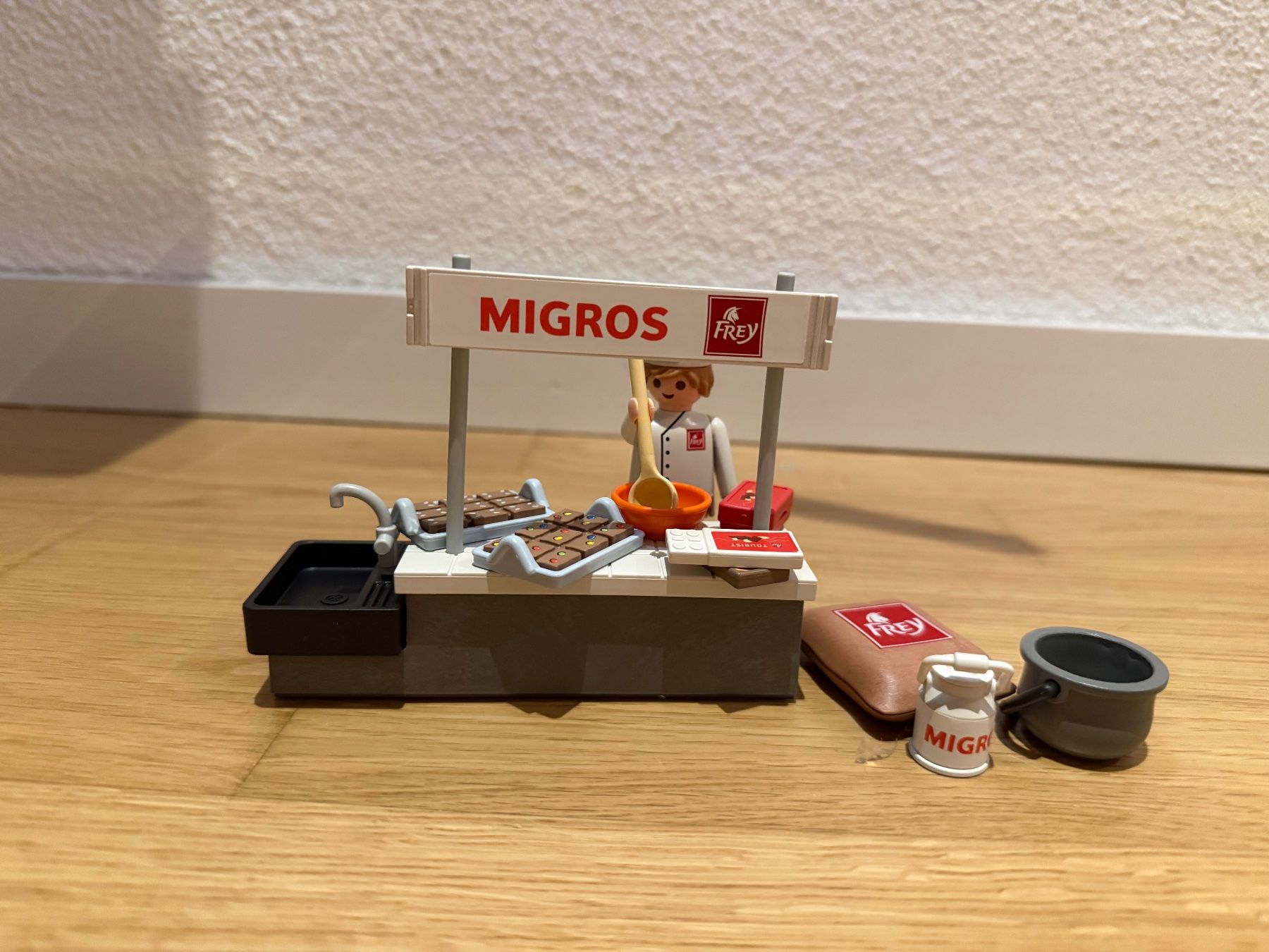 Playmobil Giocattoli: Playmobil Mania Migros Frey Chocolatier – Usato da Au ZH venduto da Shalima1985