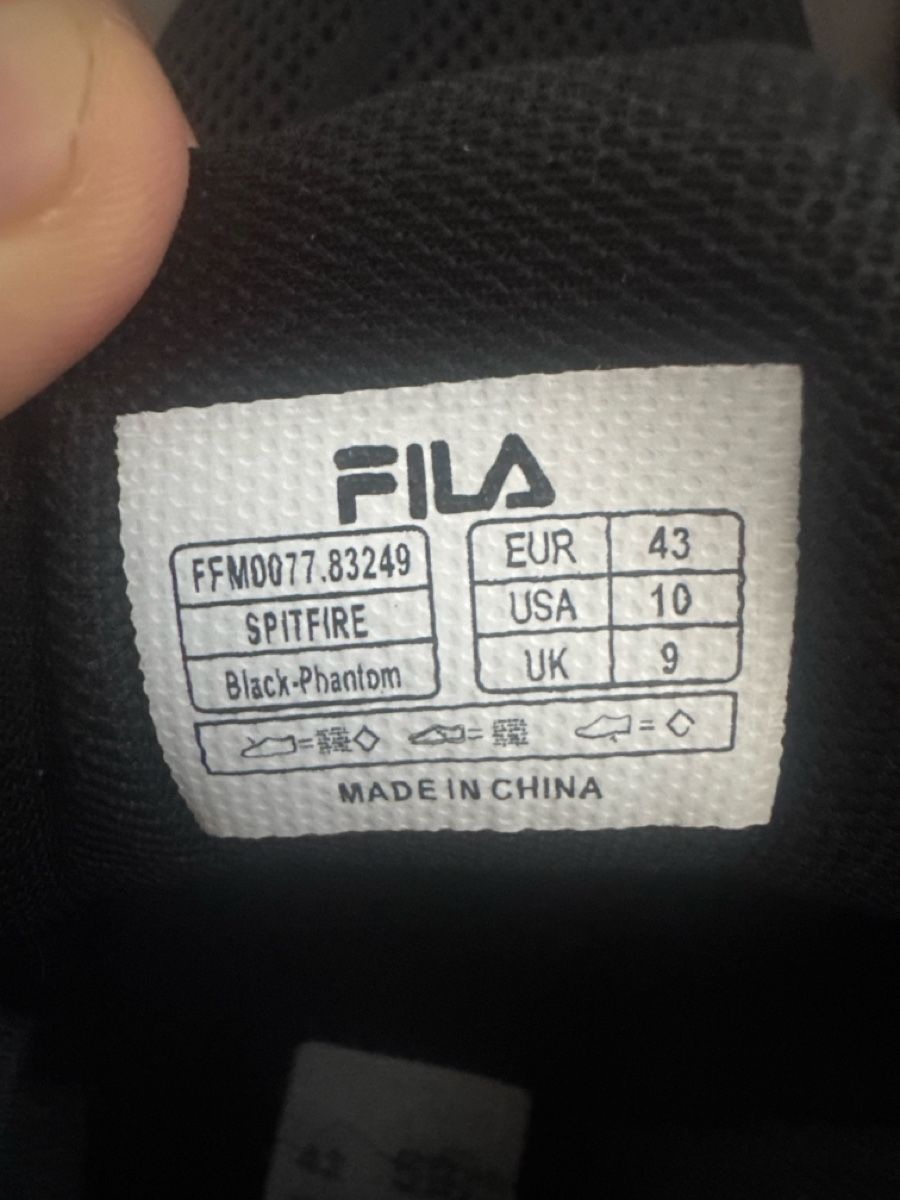 Scarpe da uomo: Fila Spitfire Black Phantom Gr.43 - Top Zustand! – Nuovo (secondo la descrizione) da St. Gallen venduto da jas_v5cf 2