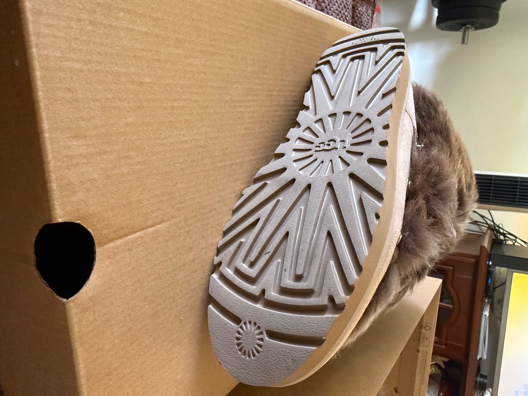 Chaussures femmes: UGG Stiefel, Grösse 39 NEU – Neuf avec emballage d'origine à Pfäffikon ZH par tamara.keusch 2