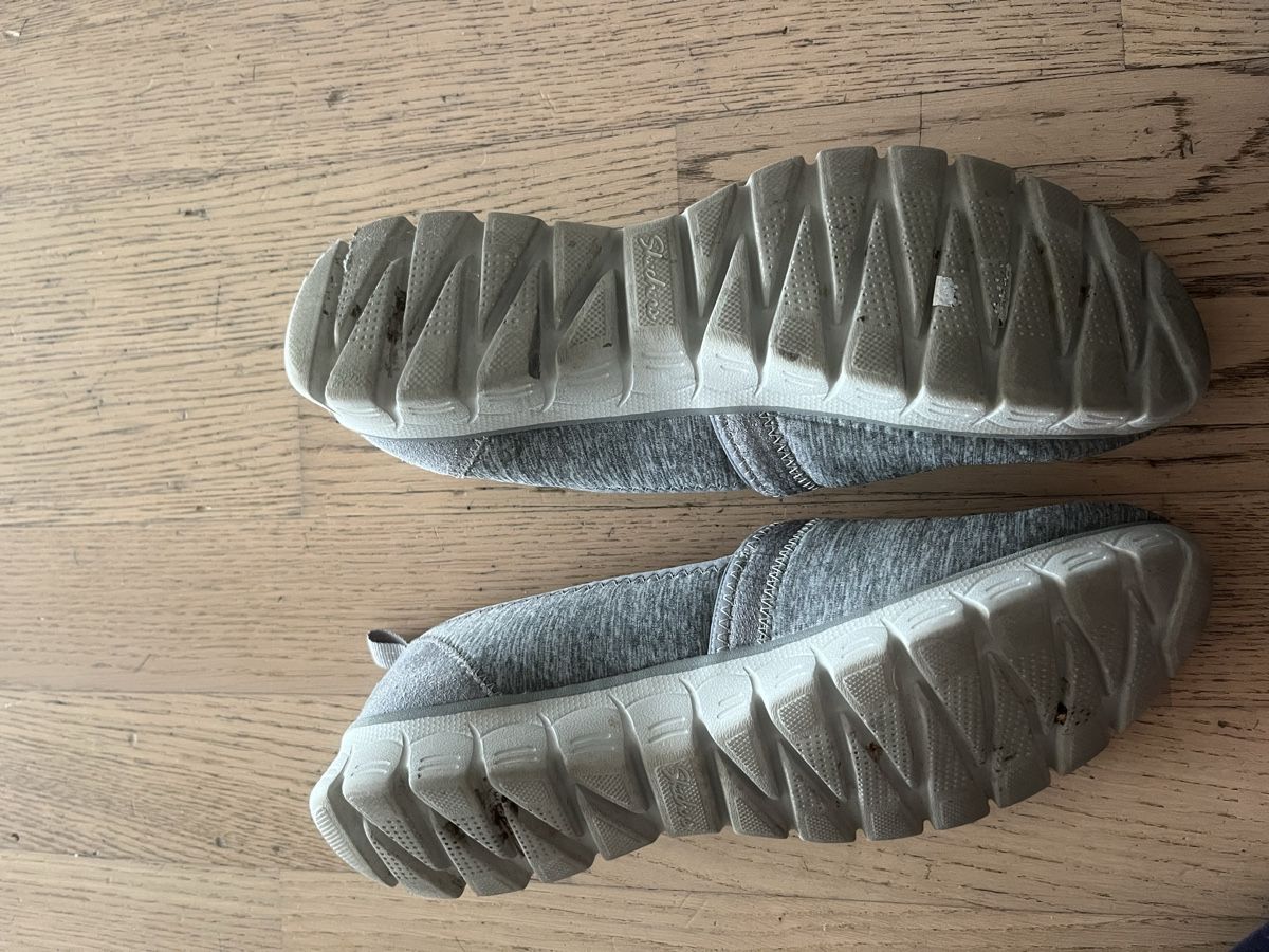 Scarpe da donna: Comfortable Grey Air-Cooled Memory Foam Slip-On Shoes – Usato da Zürich venduto da ros_n8lm 2