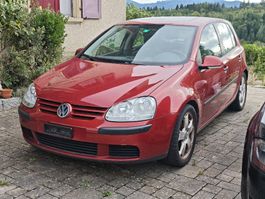 VW Golf 1.6 FSI rot metallic