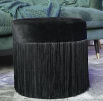 Schwarzer Samt Hocker mit Fransen - Top Zustand!