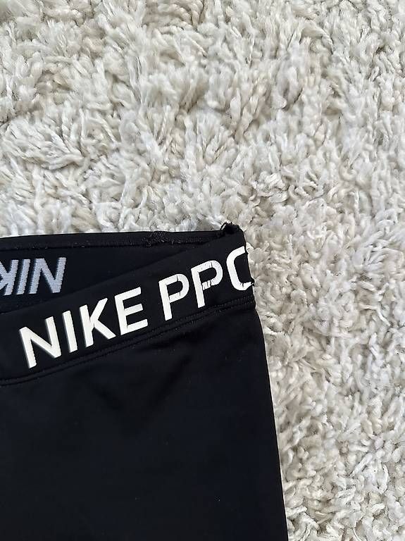 Leggings: Nike Pro 3/4 Sporthose – Gebraucht aus Ellikon a d Thur von anja_herbi 1
