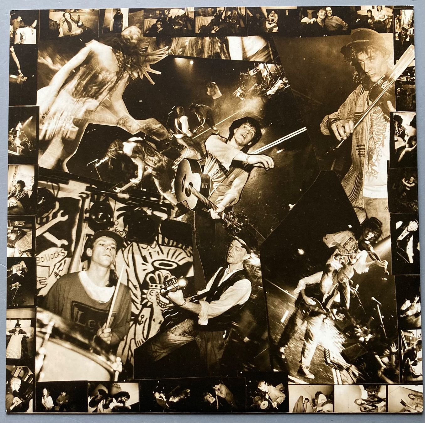 Vinyles: THE LEVELLERS - LEVELLING THE LAND – D'occasion à Poliez-Pittet par Newtown-Records 2