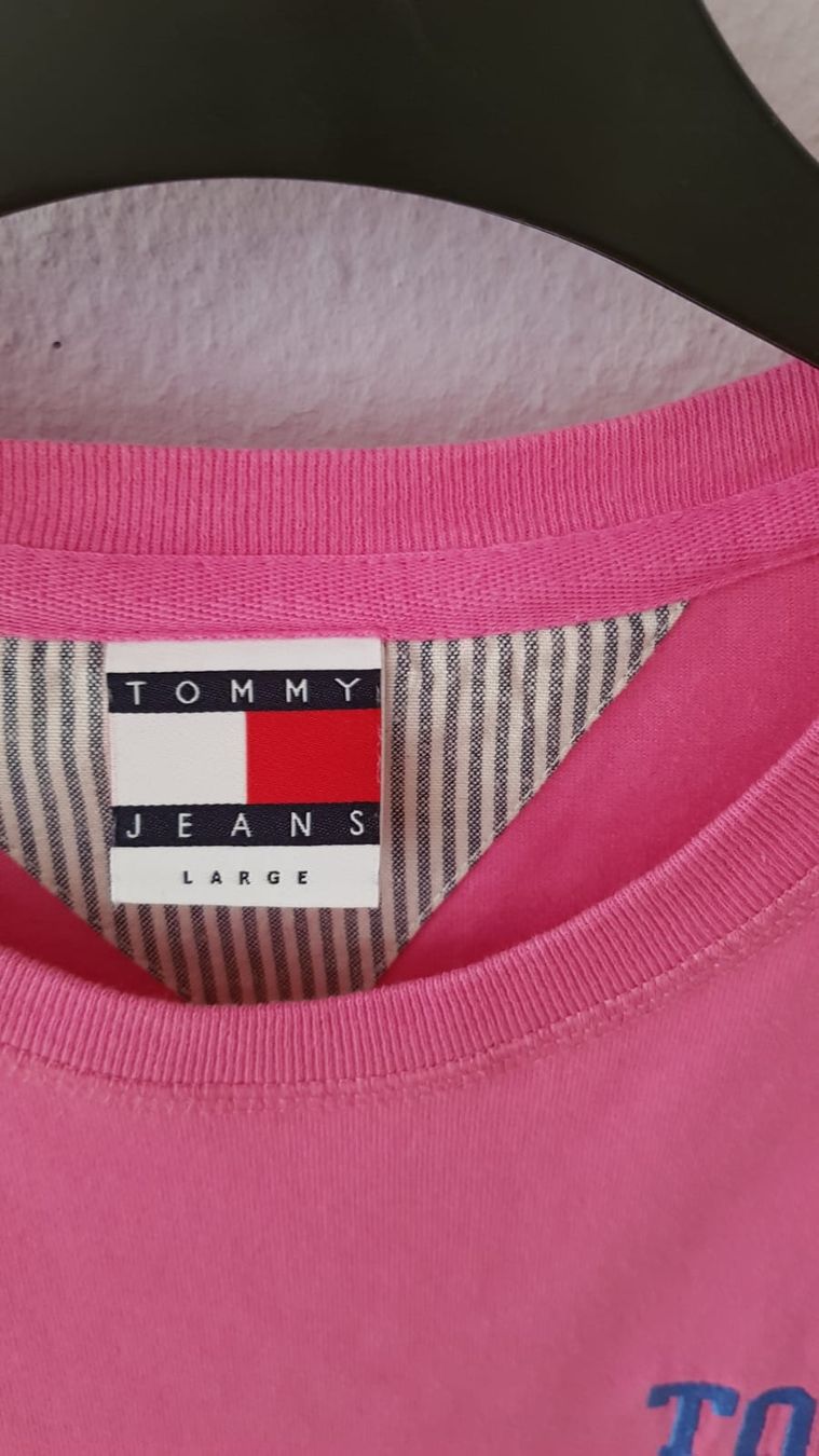 Tommy Hilfiger T-shirt: Tshirt Tommy Hilfiger rose neuf taille L – Nuovo e nell'imballaggio originale da Versoix venduto da aline_b 2