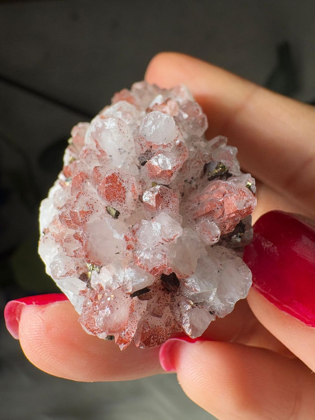 Minerali & Pietre curative: Pyrit auf rotem Quarz-Cluster – Nuovo e nell'imballaggio originale da Neuheim venduto da m.hald 2