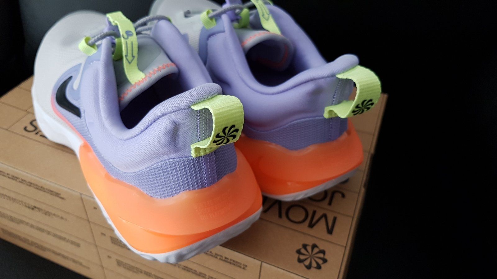 Nike Herrenschuhe: Sneakers Nike Run Flow GS Gr.38,5 – Neu und originalverpackt aus Zürich von ata_c8nh 5