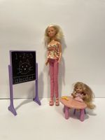 Barbie mit Tafel und Tisch, Barbie-Zubehör, gute Verfassun
