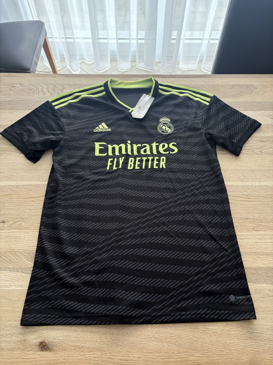 Real Madrid Maillots de corps & Pantalons: Real Madrid Trikot 22/23 – D'occasion à Domat/Ems par tim_lq6b