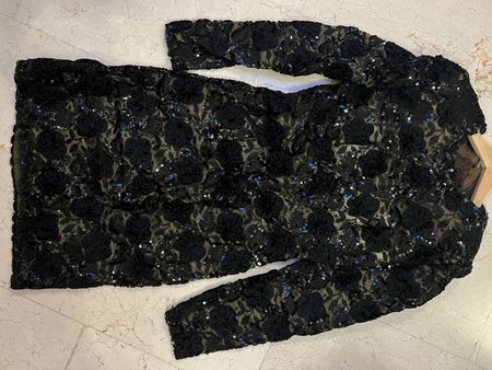 Schwarzes Cocktailkleid mit Pailletten und Schleifen size 38