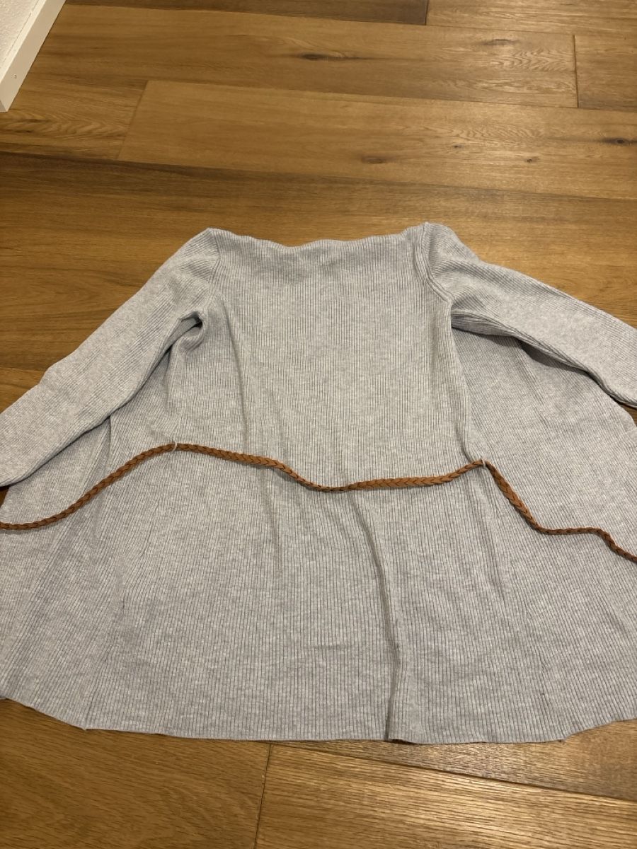 C&A Maglioni & Felpe: C&A Mädchen lange Strickjacke Gr.146/152 mit gürtel – Usato da Wilen b. Wil venduto da b-mountain 4