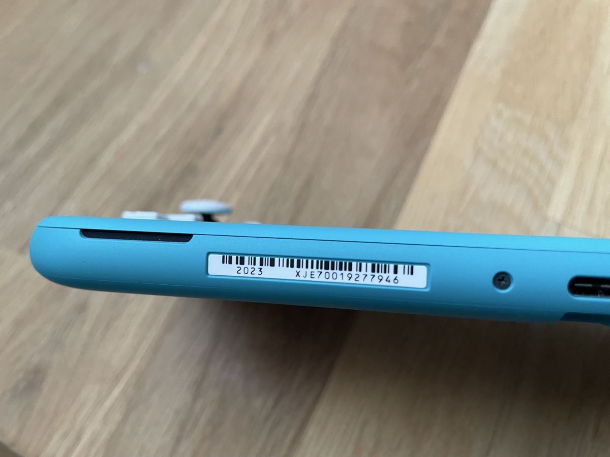 Nintendo Konsolen: Nintendo Switch Lite Turquoise Konsolen Bundle – Gebraucht aus Belp von beardman 4