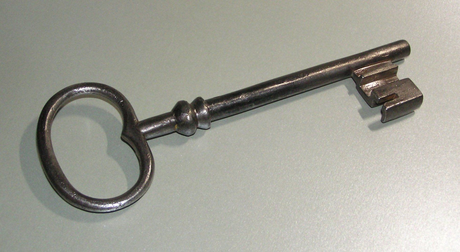 Chiavi: Antiker Schlüssel geschmiedet – Usato da Grenchen venduto da Antique-hunter 4