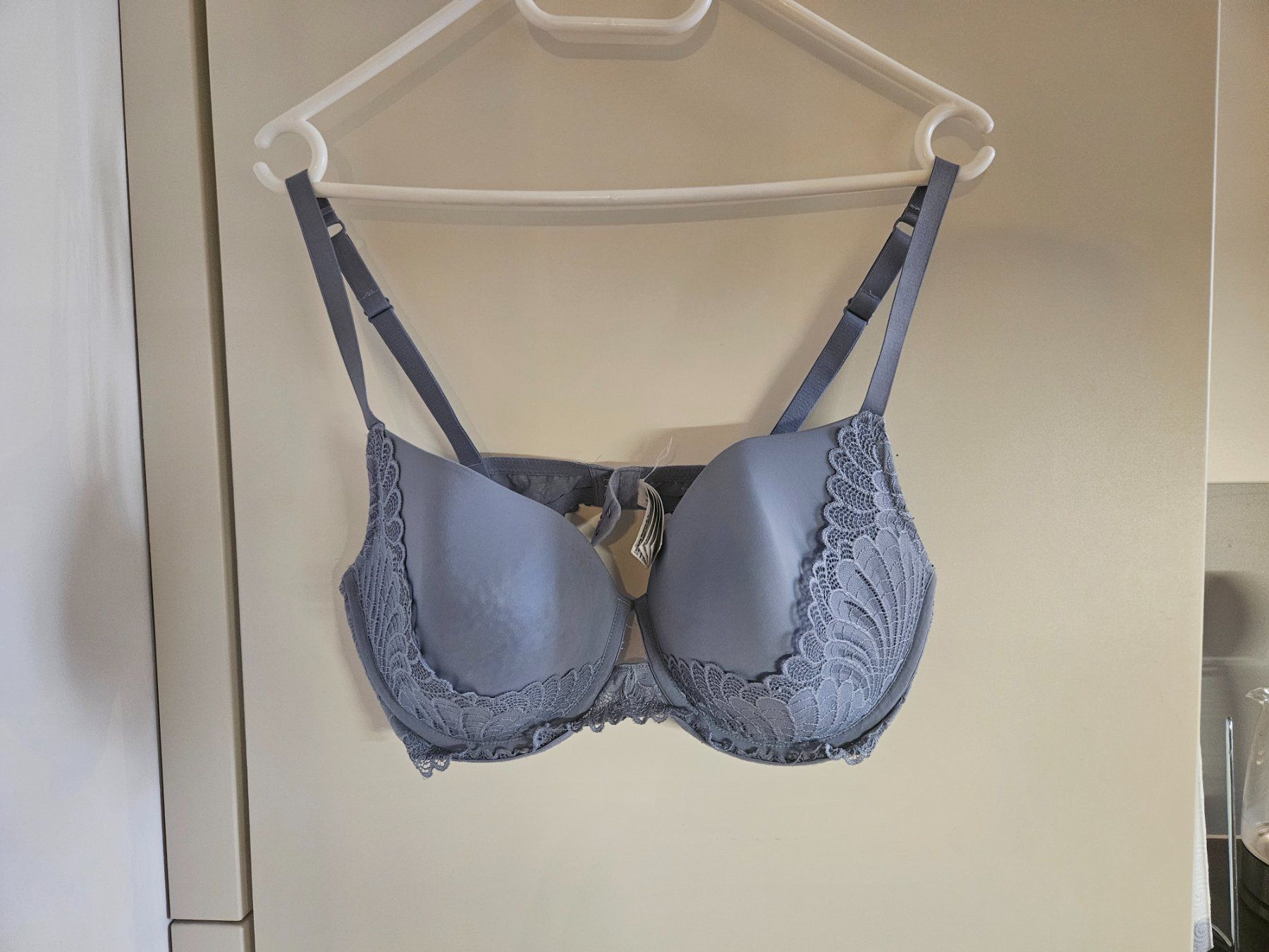 Autres dessous: Hellblauer BH Bügel 90D – Neuf avec emballage d'origine à Luzern par Lucan_Valerius