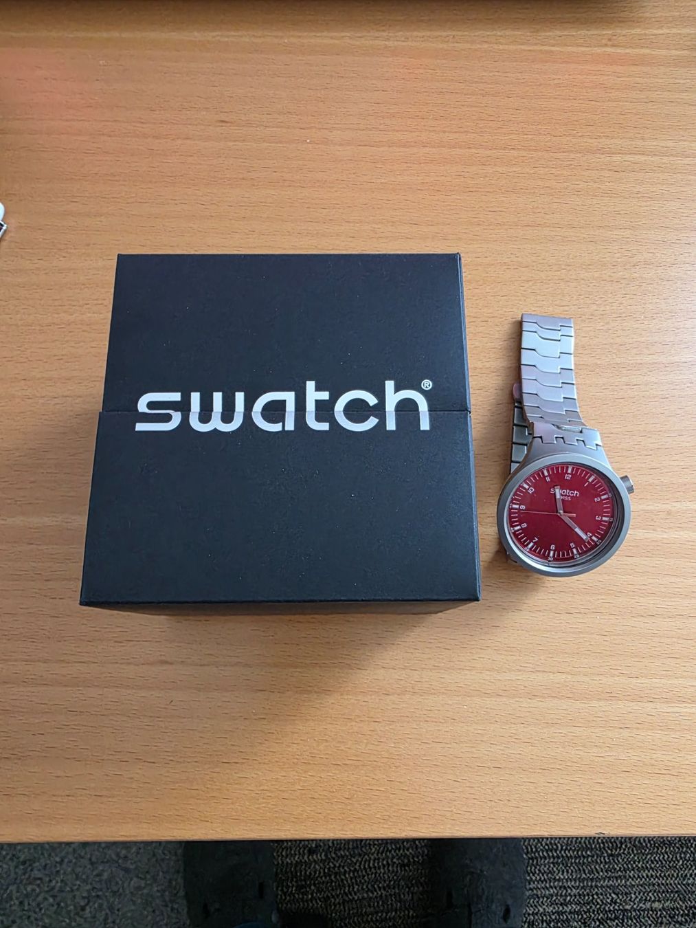 Swatch Montres: Swatch Uhr "Scarlet Shimmer" – D'occasion à Trüllikon par eppi77