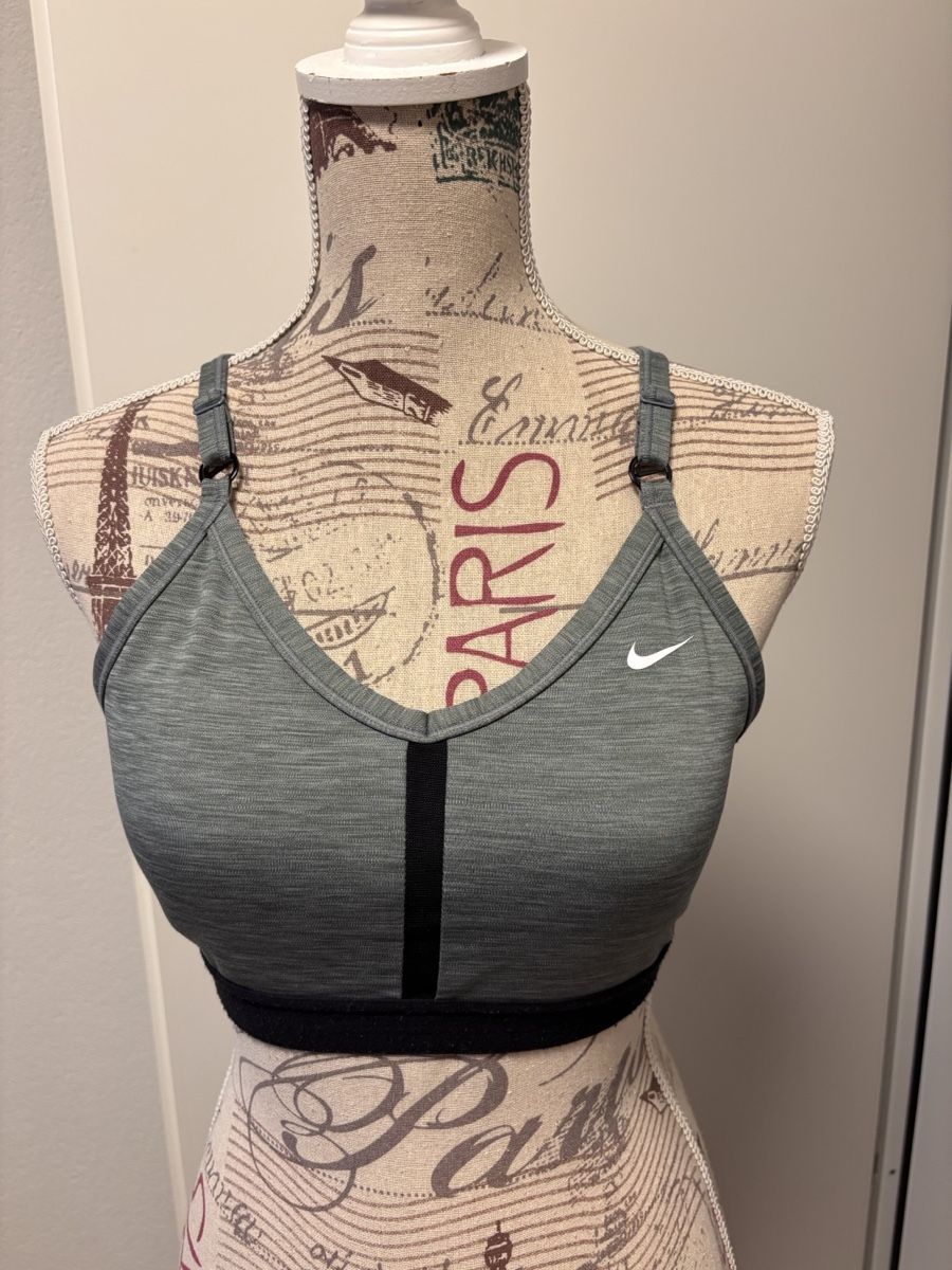 Nike Sonstige Unterwäsche: Nike Sport BH  Grösse L  – Gebraucht aus Gossau SG von Swisslady25