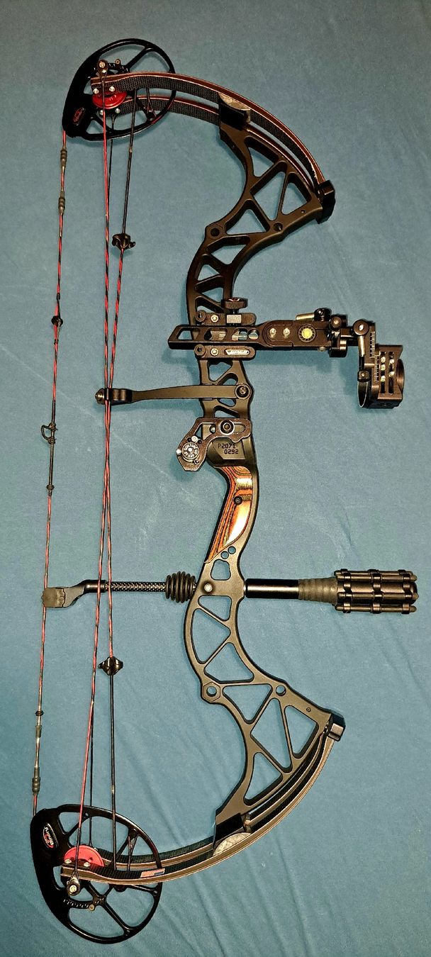 Bogenschiessen: Compoundbogen Bow Tech Invasion CPX black inkl. Zubehör – Gebraucht aus Dietikon von Voegi