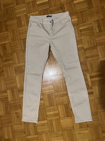 Neue Hose Hosen beige Grösse 40