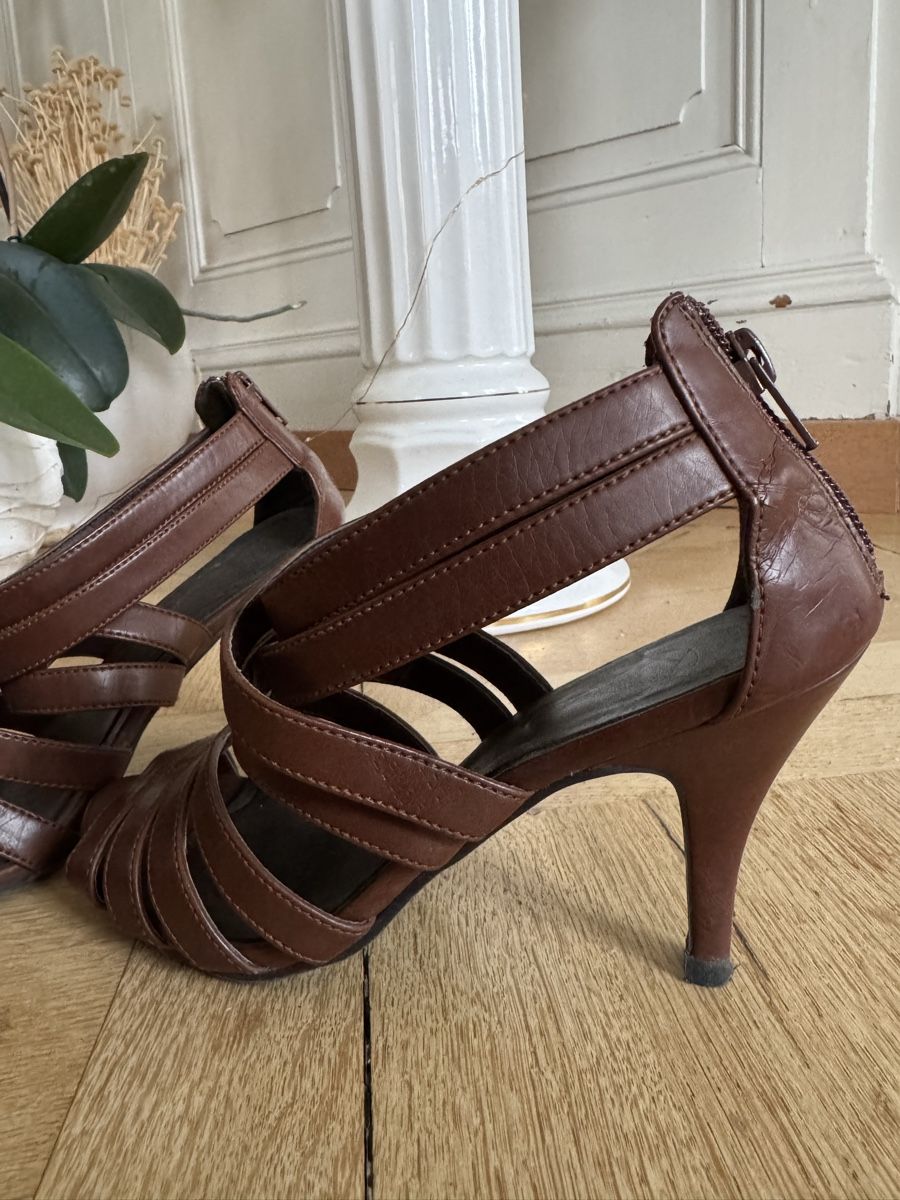 Scarpe da donna: Sandalen braunes Kunstleder – Usato da Bern venduto da Jasminp90 1