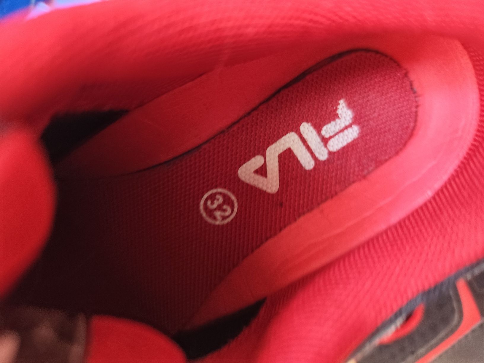 Scarpe per ragazzi: Kinder Turnschuhe Grösse 32 Zwei Paar – Usato da Mägenwil venduto da VintageGirly 2