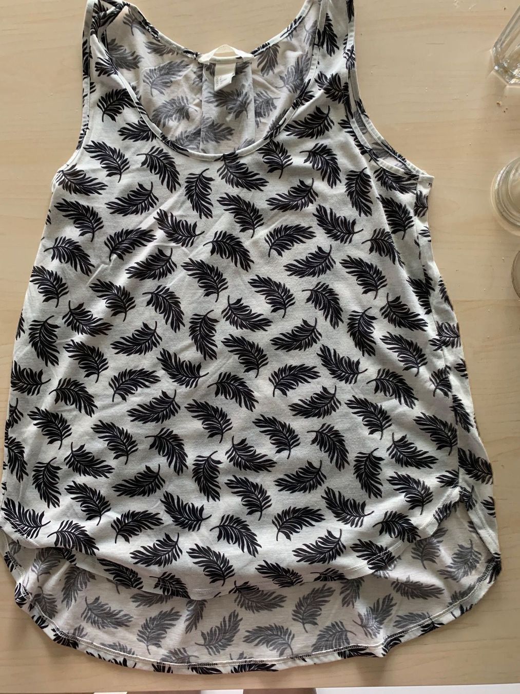 Top: Top beige mit schwarzen Blätter – Nuovo (secondo la descrizione) da Eichberg venduto da Jaasaa96