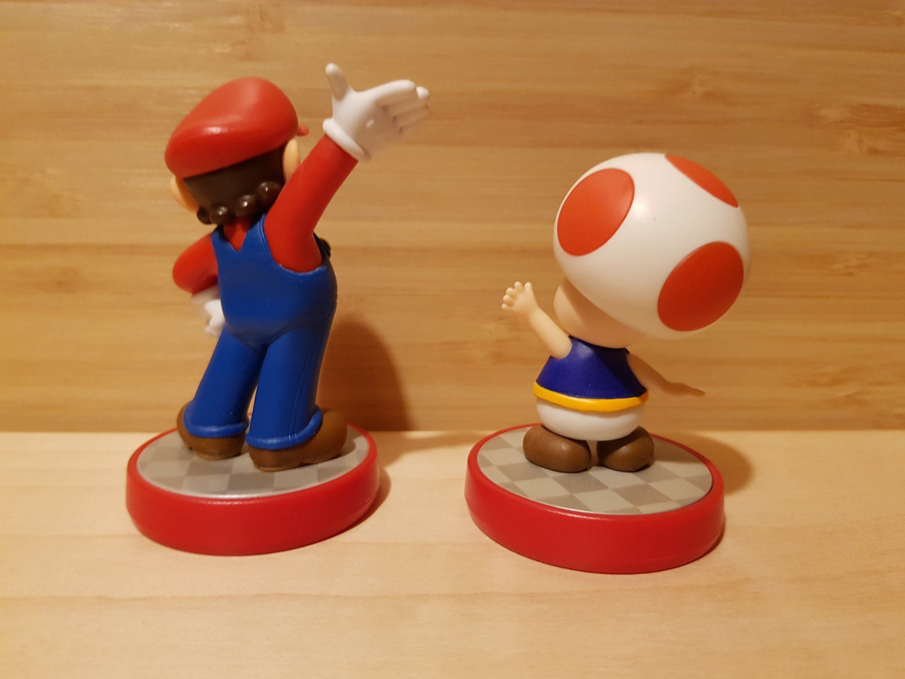 Nintendo Giochi: amiibo Toad + Mario – Usato da Münchenstein venduto da 2DGames 2