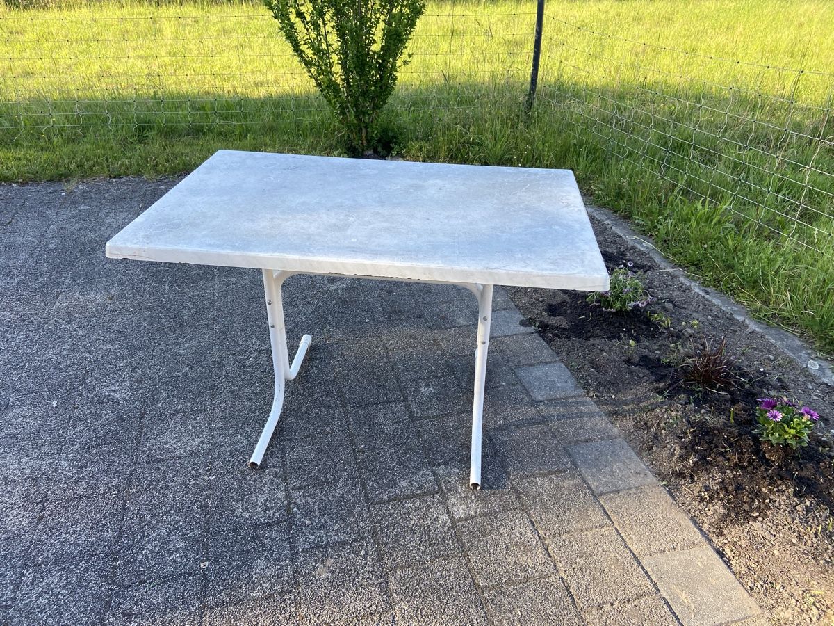 Tavoli: älterer Gartentisch – Usato da Schötz venduto da Willibandi 2