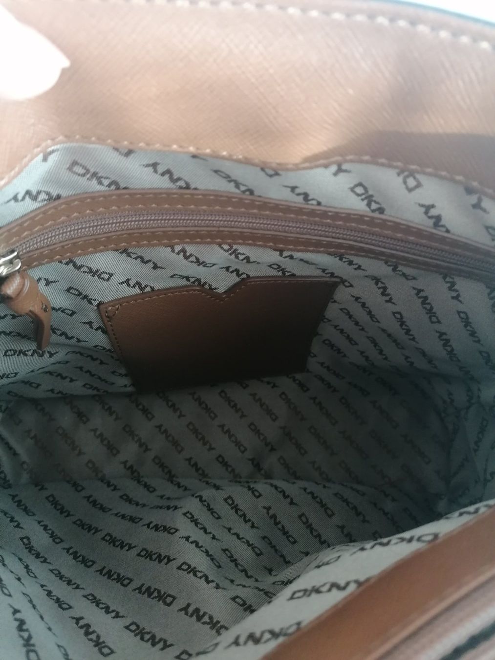 DKNY Borse da donna: DKNY Handtasche Leder braun Topzustand – Usato da Aegerten venduto da Jos_zem 6