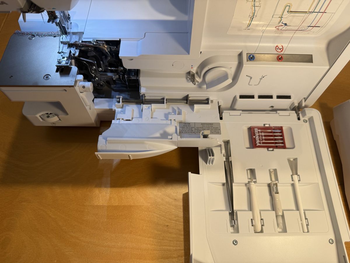 Bernina Nähmaschinen: Surjeteuse Bernina L850 – Neu (gemäss Beschreibung) aus Le Mont-Pèlerin von tho_7tjm 2