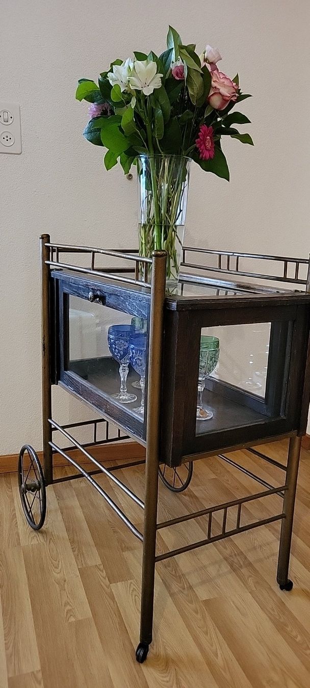 Tutte le decorazioni: Retro Barwagen/Servierwagen mit Glas – Usato da Zullwil venduto da Gizzi4 5