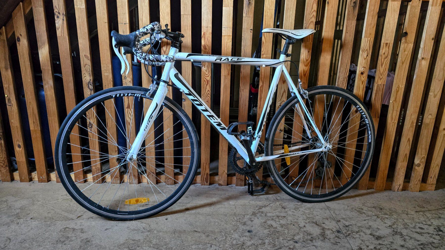 Totem Velos: Rennvelo Totem Weiss – Defekt aus Zürich von Jackie_Gian