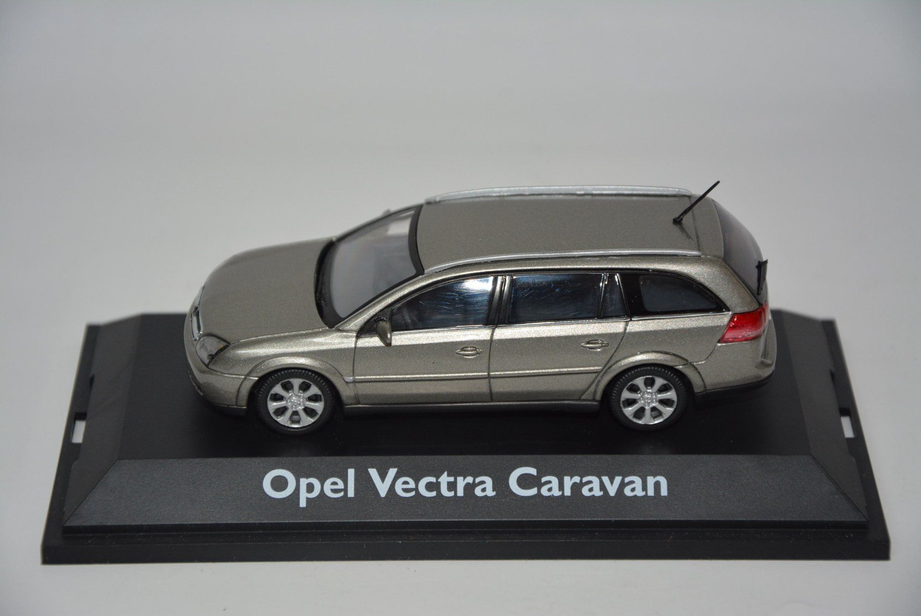 Opel Modellini d'auto: Opel Vectra Caravan , Schuco , 1:43 – Nuovo e nell'imballaggio originale da Goldach venduto da Feivel9 1