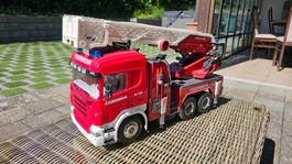 Tamiya Scania 6 x 4 Drehleiter-Feuerwehr-Löschfahrzeug