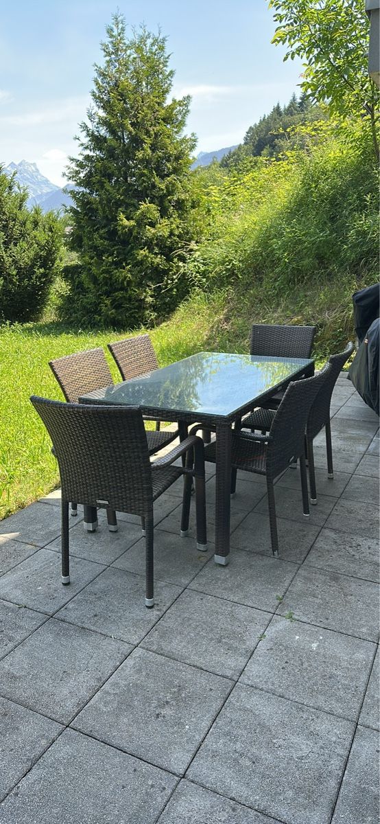 Set di tavolo e panche: Table et chaise de jardin – Usato da Choëx venduto da Maitresplinter
