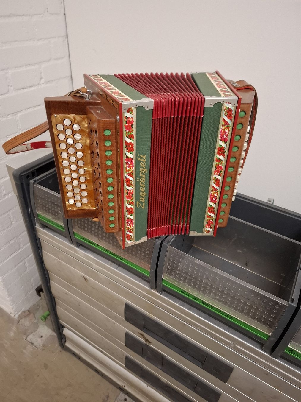 Strumenti musicali: zuger orgeli – Usato da Villeneuve venduto da BibiVintage