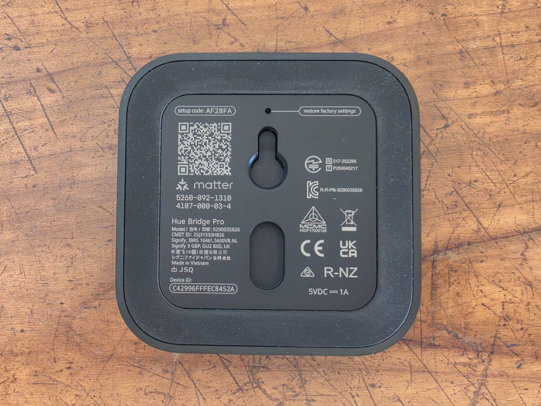 Philips Hub & Switch: Philips Hue Bridge Pro mit Garantie – Usato da Baden venduto da agglo1 3