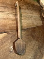 antike handgeschnitzte Kelle aus hartem Holz