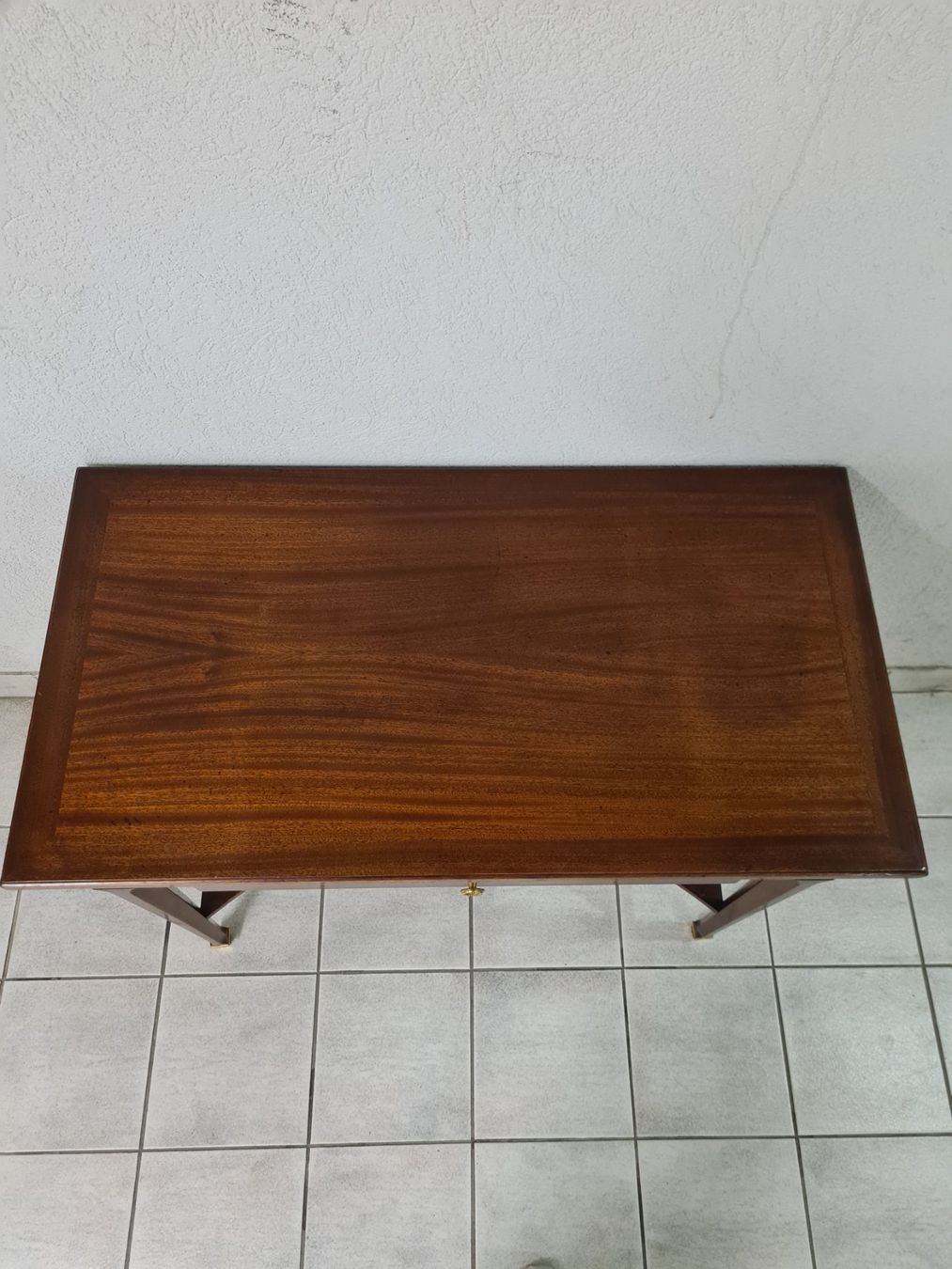 Schreibtische: Bureau petit – Gebraucht aus Monthey von 187-zeroo 5