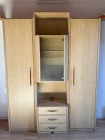 Schrank mit Glasvitrine und Schubladenkorpus