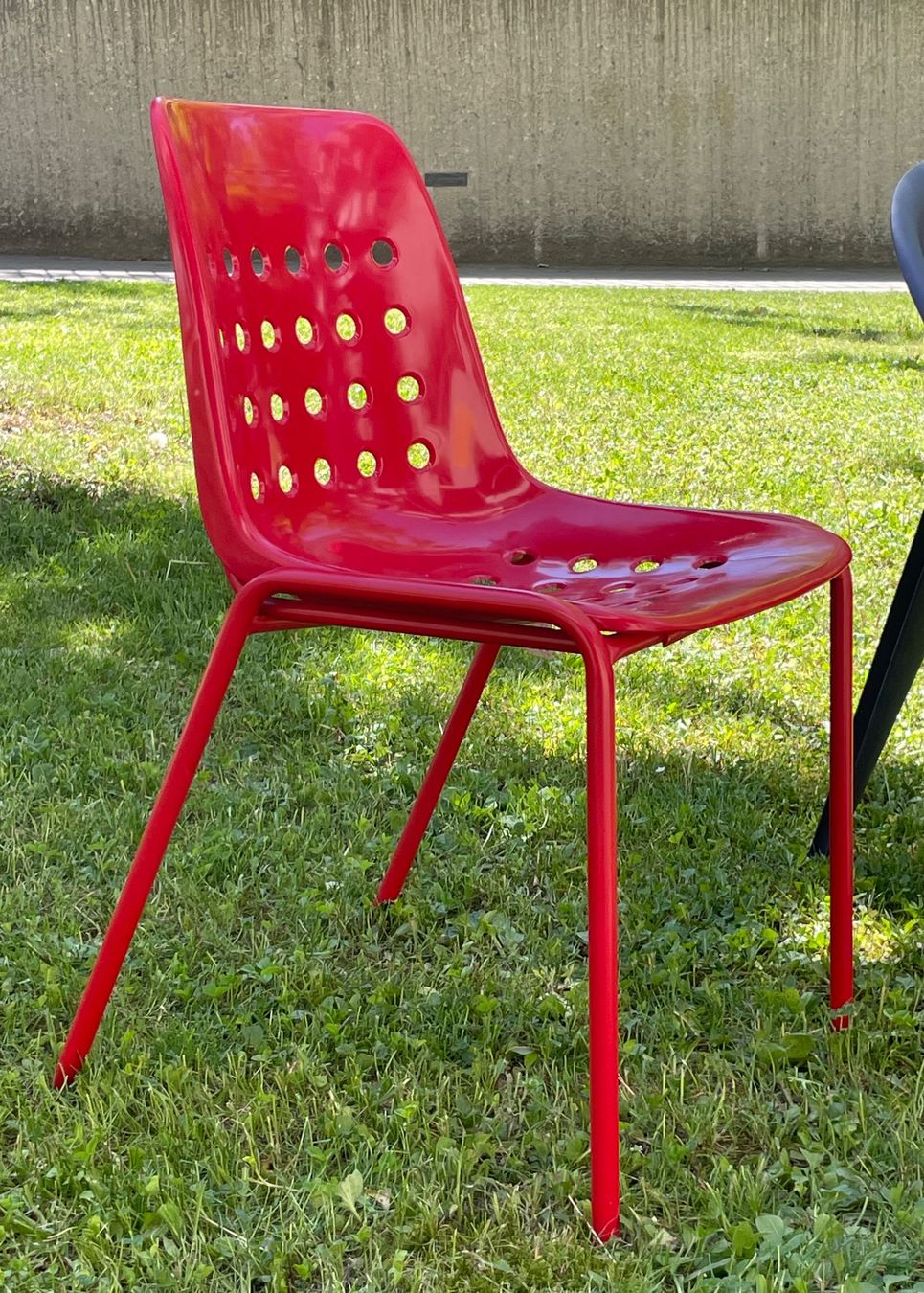 Stühle: Bermuda Gartenstuhl rot – Gebraucht aus Zürich von starch.studio