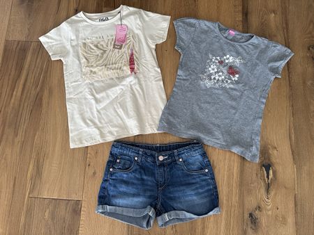 T-Shirt und Jeansshorts Mädchen Gr. 146☀️😎⛱️