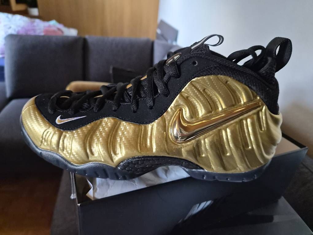 Scarpe da uomo: Nike Foamposite neu, gold, Gr.44 – Nuovo e nell'imballaggio originale da Beckenried venduto da Travelbuddy 1