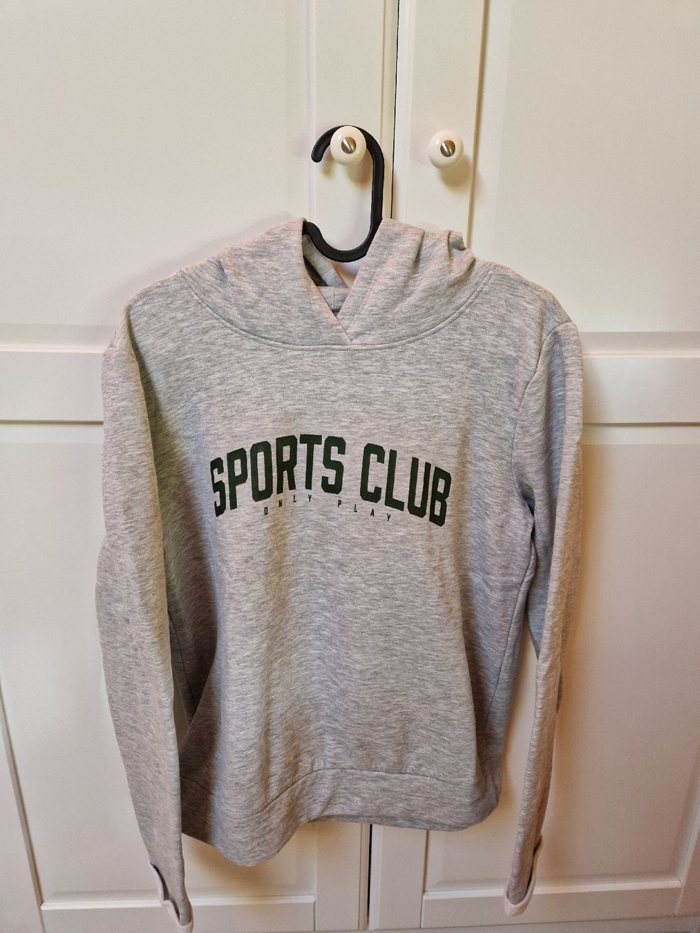 Only Maglioni & Felpe: Cooler Hoodie, Pullover – Usato da Saanenmöser venduto da 60ies