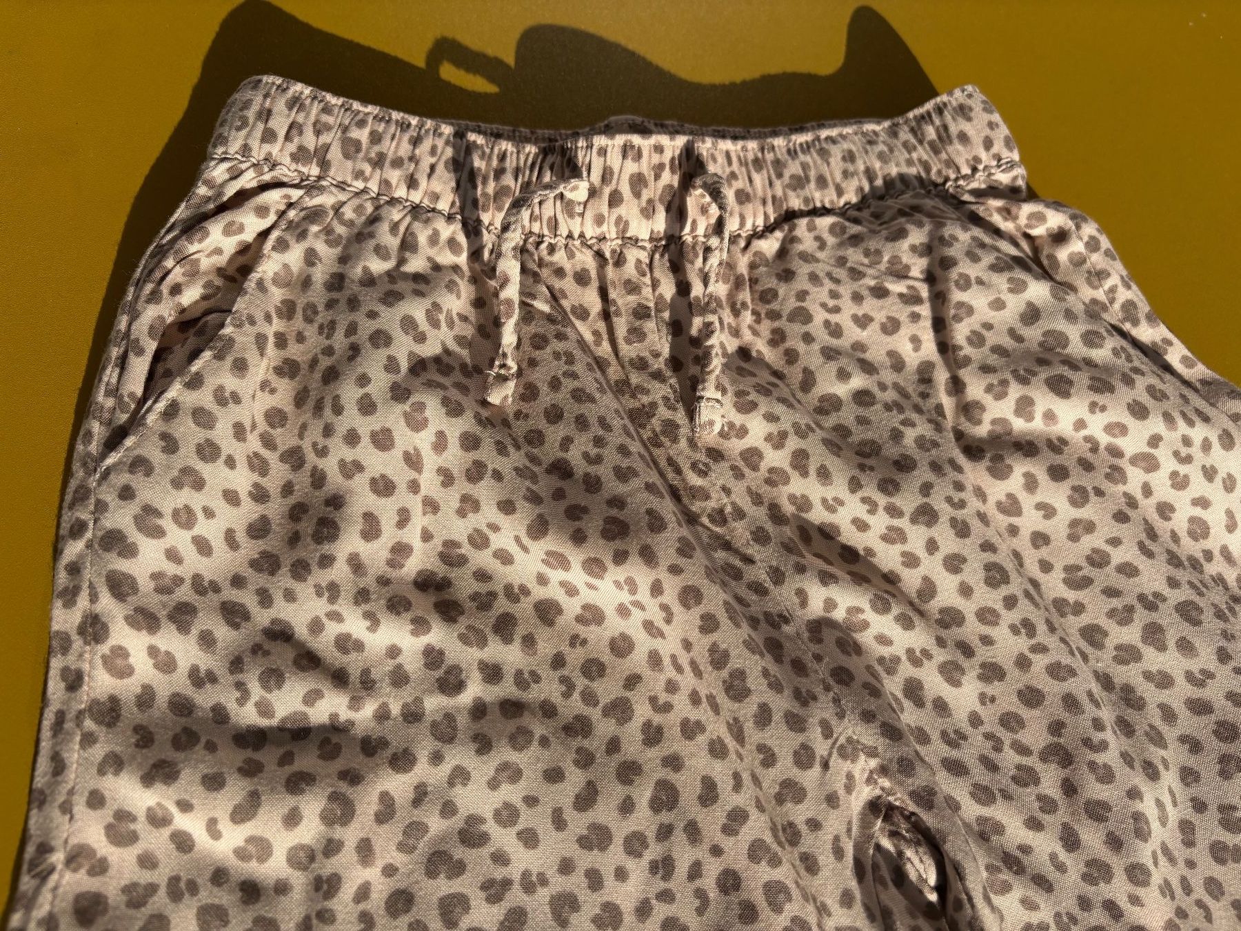 H&M Hosen: H&M leichte Stoffhose Gr. 104 – Gebraucht aus Zürich von missmodernage 1