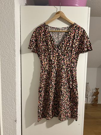 Kleid Blumenmuster 