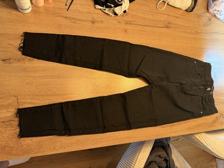 Schwarze Stradivarius Jeans Gr. 34, 