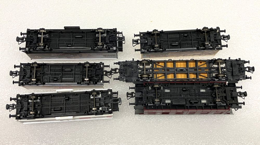 Roco Modelleisenbahnen: Roco H0= 5x Güterwagen - 1x DSG Speiseraum DB - NEUWERTIG – Neu (gemäss Beschreibung) aus Thun von retoolinoo 7