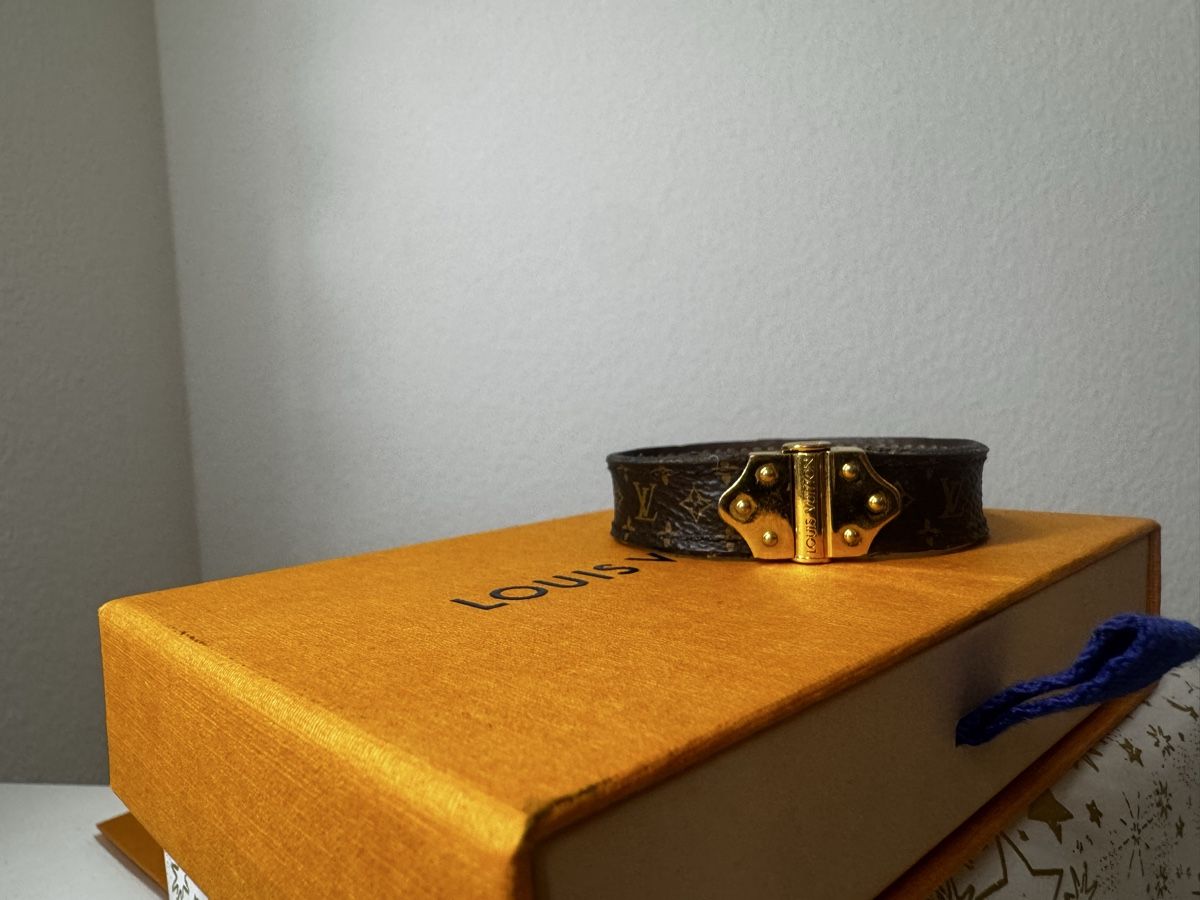 Louis Vuitton Armbänder & -reifen: Louis Vuitton Armband Monogram Canvas Goldfarben – Gebraucht aus Zürich von sahra97 1